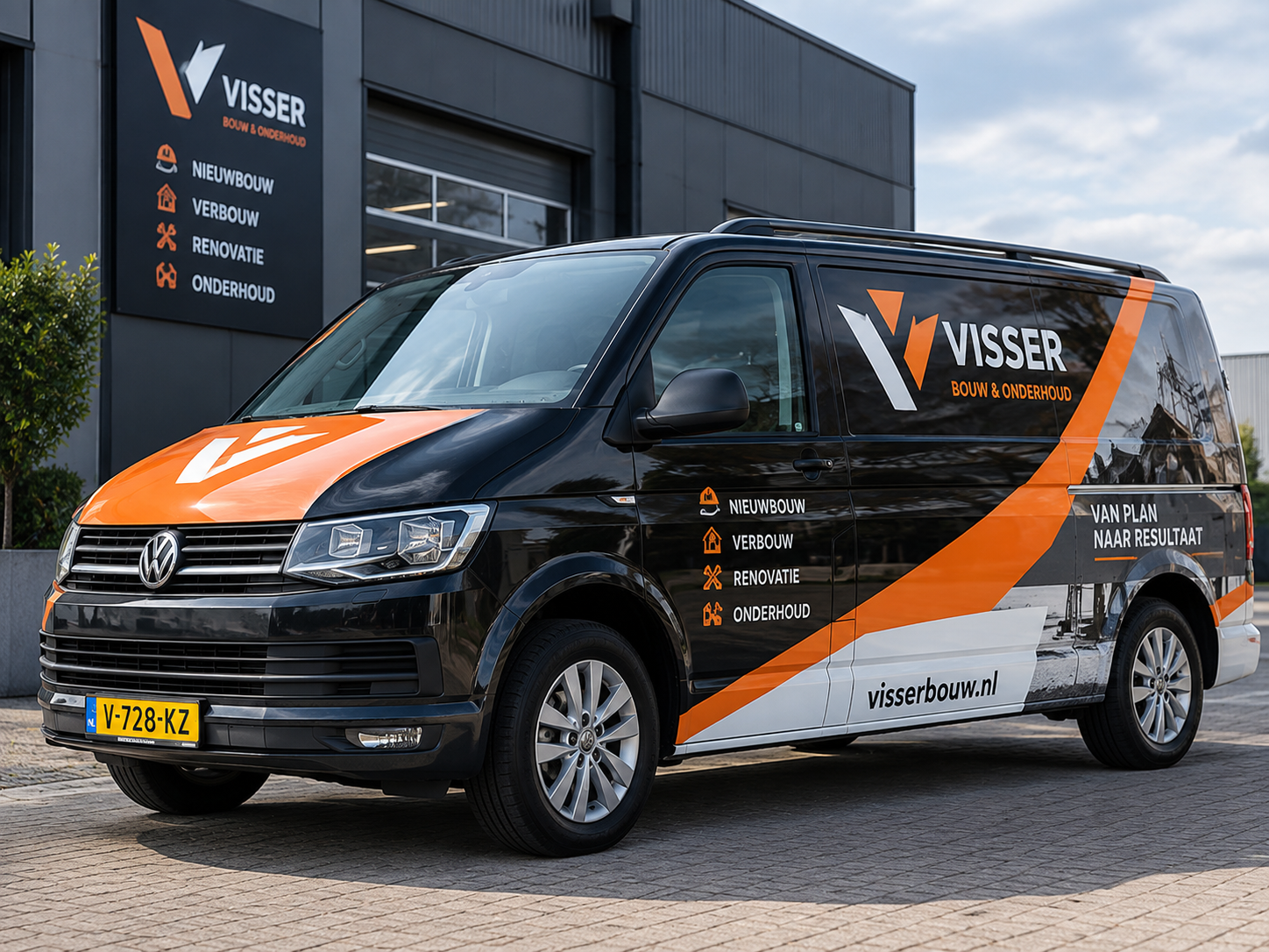 Opvallend beletterde Volkswagen Transporter met sterke merkuitstraling