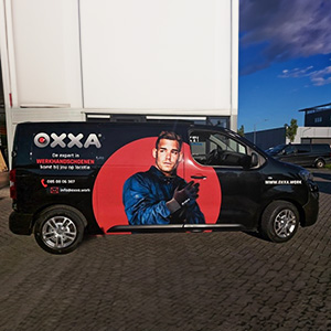 OXXA bestelbus met opvallende full-colour bedrijfsbelettering door SignDirect