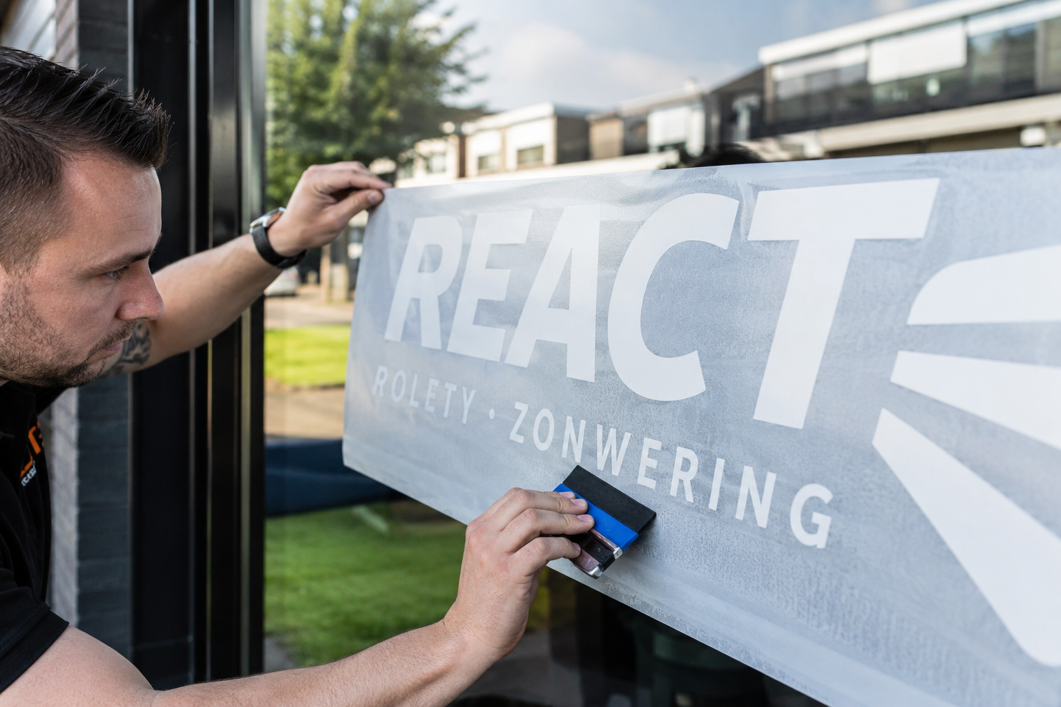 Raambelettering aanbrengen zonder luchtballen