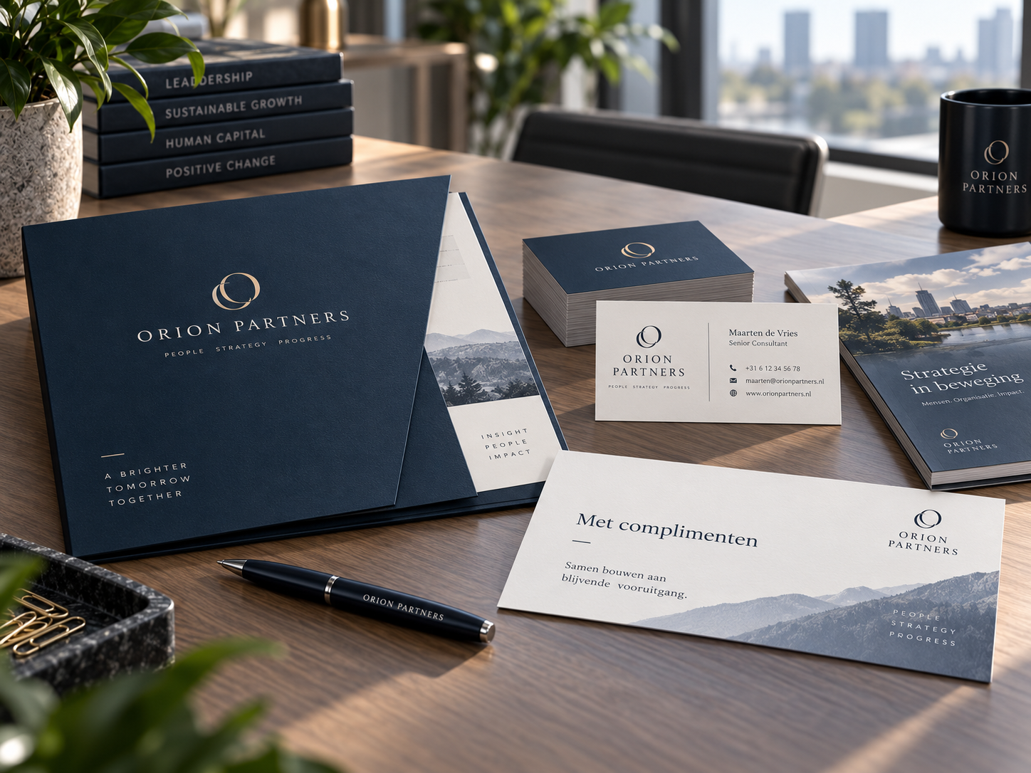 Zakelijke netwerkset met visitekaartje presentatiemap en compliment card