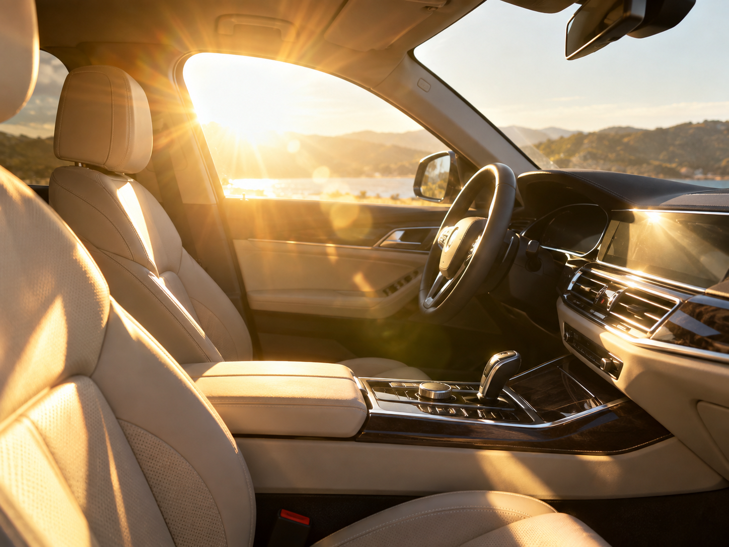 Auto-interieur zonder warmtewerende folie met fel direct zonlicht door het glas